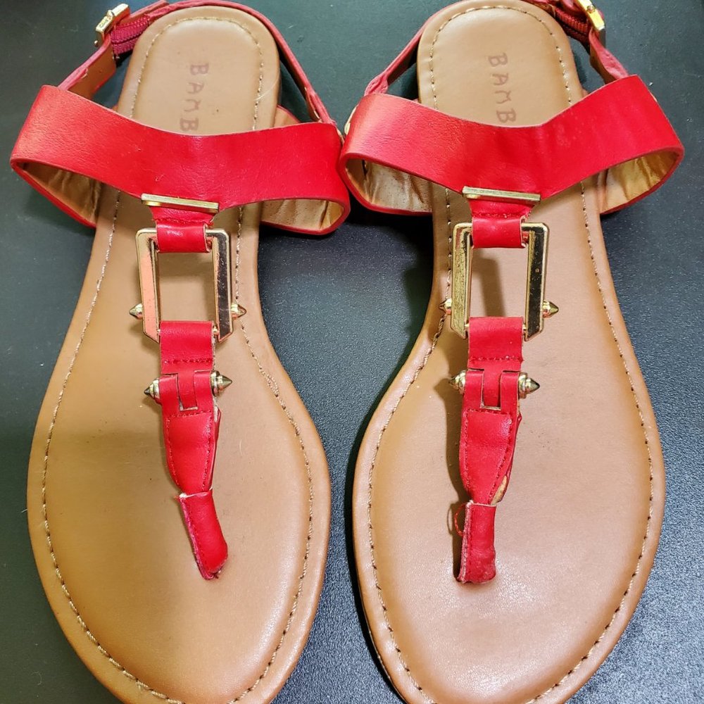 TOE STRAP ANKLE CLOSURE GOLD TONE HARDWARE FLAT RED SANDAL SHOE SIZE 5 1/2